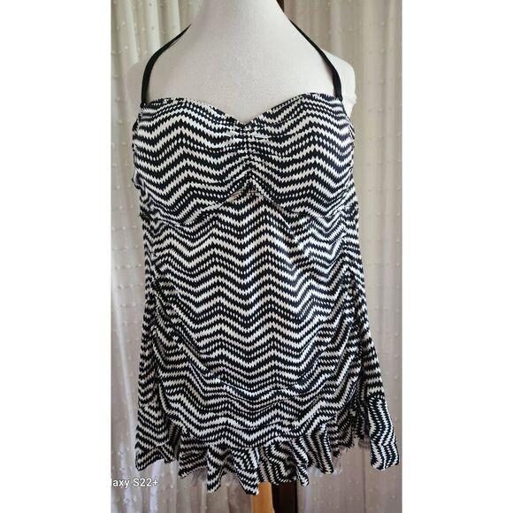 Apt 9 one-piece swimsuit with skirt - Picture 1 of 8
